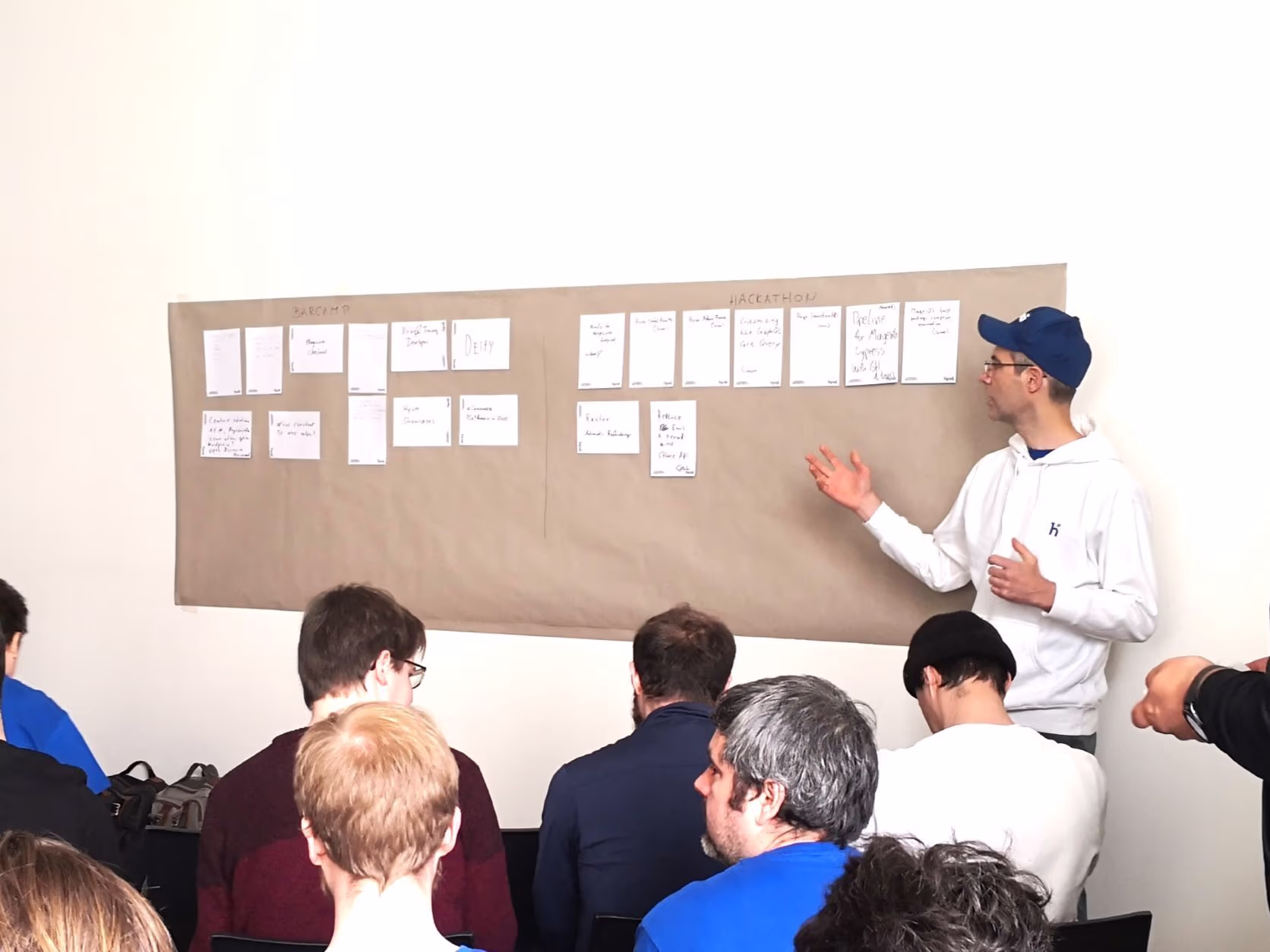 Bild einer stattfindenden Präsentation auf dem HyväCamp